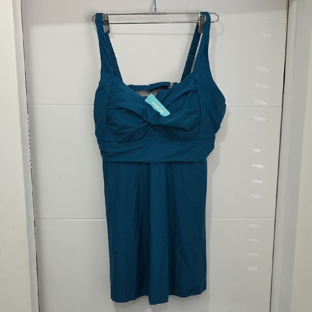 Elegant Teal One-Piece Swimsuit - Picture 4 of 8